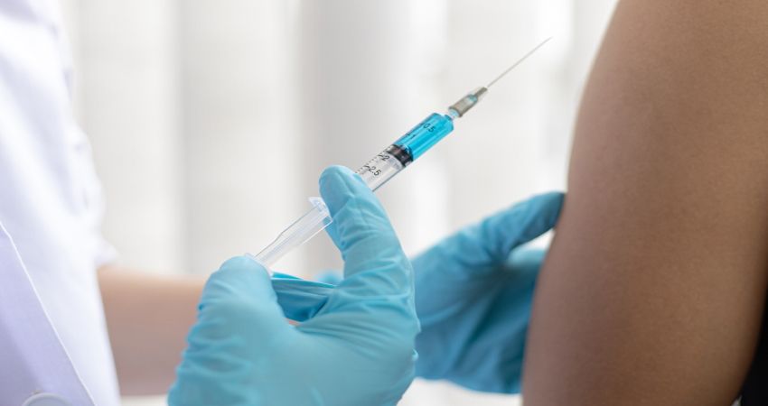 Les pédicures-podologues peuvent vacciner contre la Covid